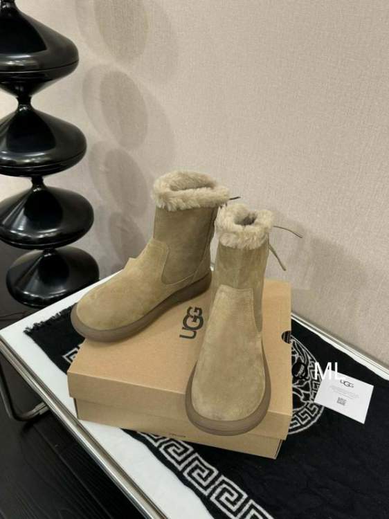 Picture of UGG Shoes _SKUUGGsz35-40ML110219783
